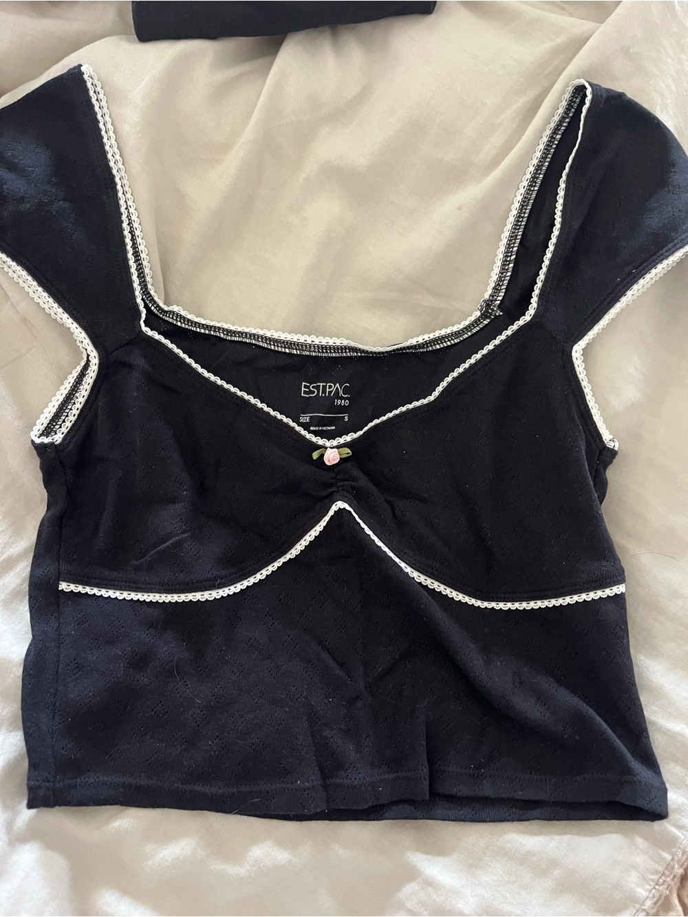 EST. PAC. black and white crop top